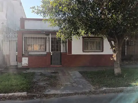 CASA CON DPTO. 2 AMBIENTES-