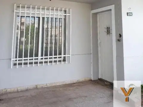 Casa en venta - 3 Dormitorios 2 Baños - Hurlingham