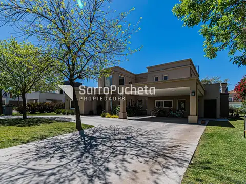 Casa en Venta con 6 cocheras