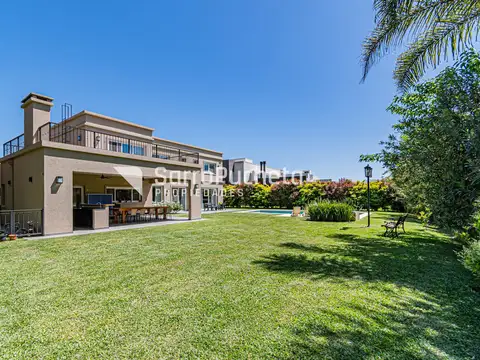 Casa 5 ambientes con 5 baños