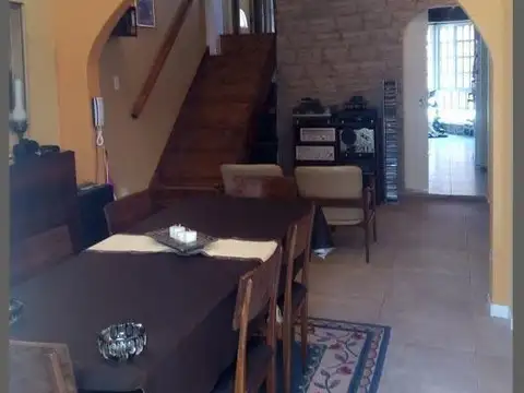 Ph 5 ambientes con entrada independiente y fondo libre