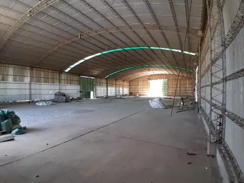 Alquiler Galpón 800m2 sobre Calle 5 y RN 40.Pocito