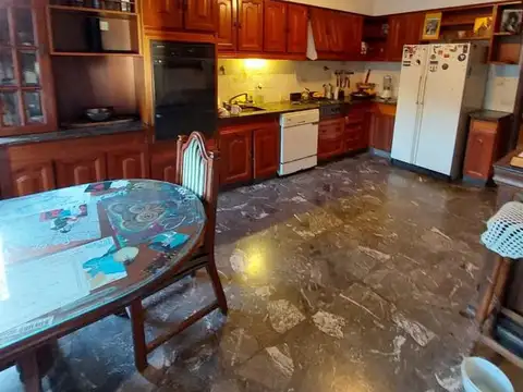 Casa en Venta con 3 cocheras