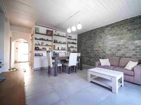 Depto Tipo Casa en Venta con 1 cocheras