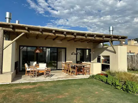 Casa en alquiler temporario de 5 ambientes en el barrio Santa Clara, Manzanares, GBA Norte