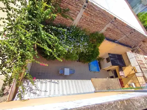 Casa 6 ambientes con 2 baños