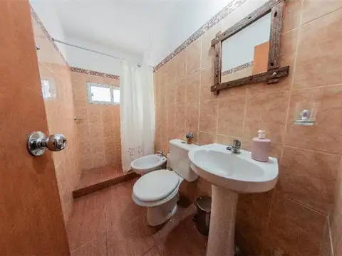 Cálida y Luminosa Con Amplio Terreno.