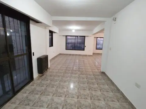 Casa 7 ambientes con 1 baño