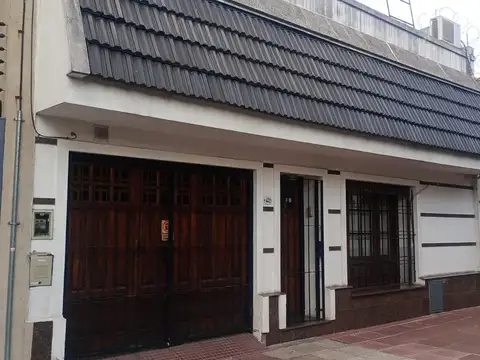 CASA LOTE PROPIO 4 AMBIENTES PARA REFACCIONAR -APTA PARA CONTRUIR 1205m - ALTURA LIMITE29.80m