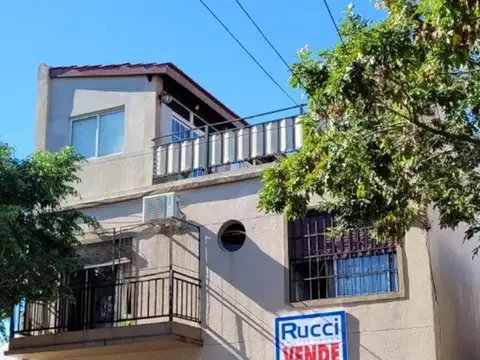 Depto Tipo Casa en Venta de 4 ambientes