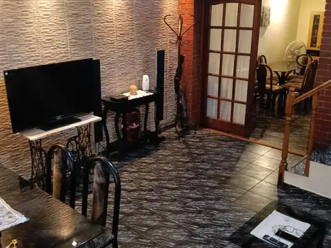Depto Tipo Casa 4 ambientes con 2 baños