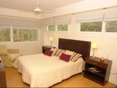 Casa 6 ambientes con 4 baños