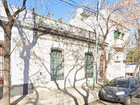 TIPO CASA CON LOCAL EN ESQUINA