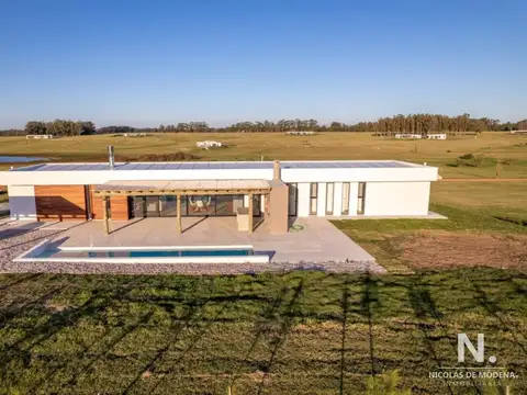 Casa de lujo que ofrece comodidad y amplitud en un entorno natural y sereno en Laguna de los Cisnes