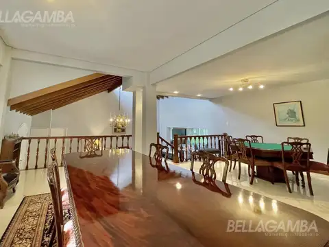 Casa en Venta con 4 cocheras