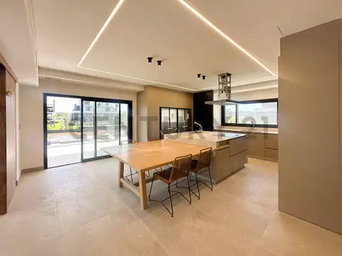 ALQUILER ANUAL CASA A ESTRENAR EL YACHT.