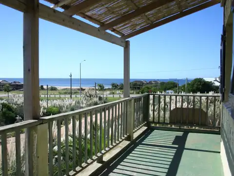 CASA EN VENTA 4 DORMITORIOS CALLE 4 Y R-10 BALNEARIO BS AS