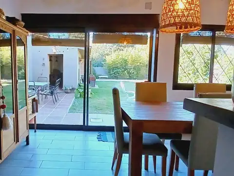 OPORTUNIDAD CASA MAS DEPTO  Y PILETA EN ARGUELLO