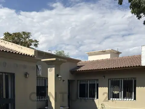 Casa en Venta con 2 cocheras