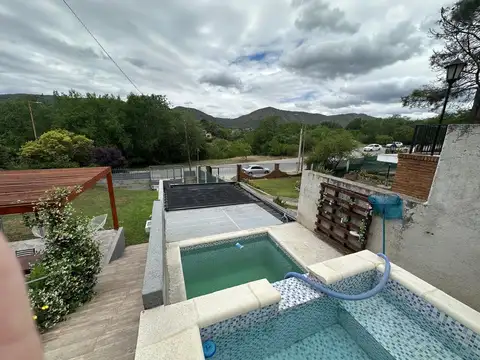 Casa 7 ambientes con 2 baños