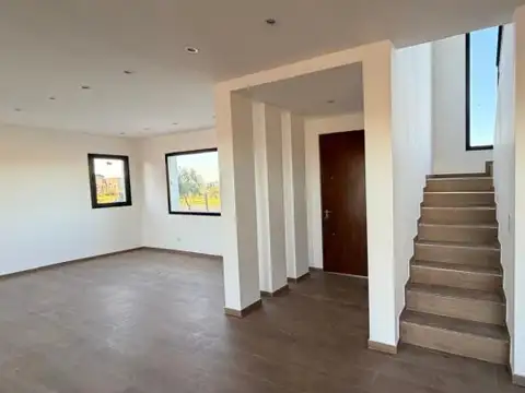 Casa en Venta en Pilar, USD 215.000