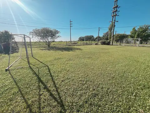 Quincho tipo monoambiente sobre 2 lotes, con galeria y piscina