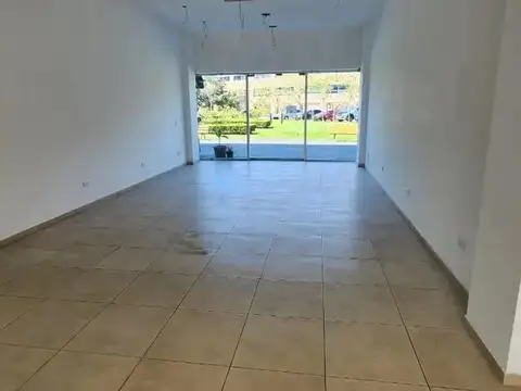 Alquiler de Local Comercial en Dúplex de 87 m² en Pilar