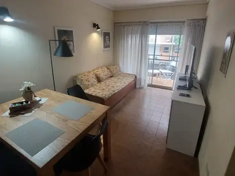 Departamento en alquiler temporario 2 ambientes para 4 con balcón - Plaza Colón
