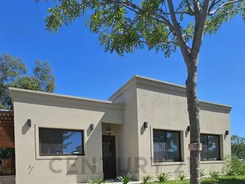 VENTA CASA EN PILAR DEL ESTE  BARRIO SANTO TOMAS