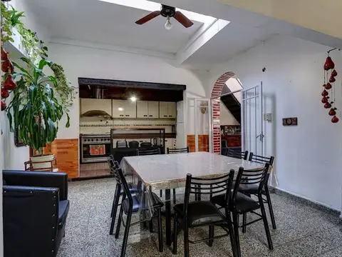 Venta Casa 6 Amb c/ Coch-Terraza-Quincho Floresta