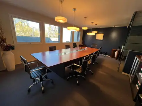 Inmueble comercial sobre Avenida principal Lanus Oeste