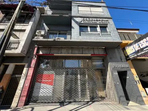 Inmueble comercial sobre Avenida principal Lanus Oeste