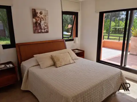 Casa en venta de 2 dormitorios c/ cochera en Pinares