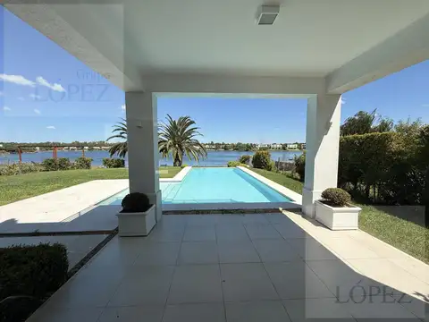 Casa 6 ambientes con 4 baños