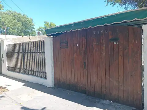 CASA EN VENTA 3 DORMITORIOS GODOY CON PILETA