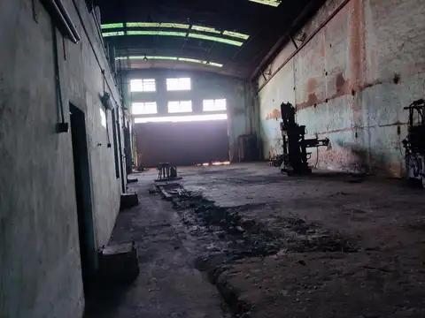 Galpón 900m2 s/Lote 780m2 Salisa a 2 calles