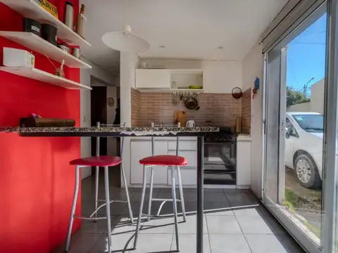 VENTA CASA 3 AMBIENTES CON PARQUE - LOS PINARES.!