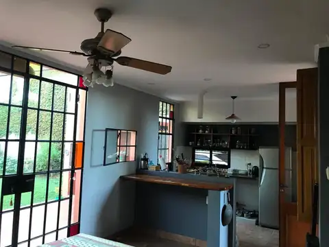 Casa en venta - 4 Dormitorios 3 Baños 2 Cocheras - 566Mts2 - Mercedes