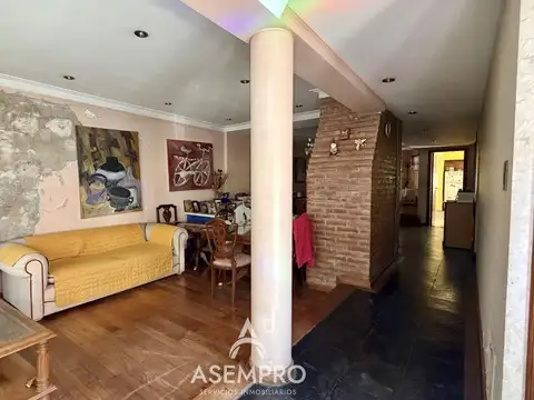Casa en Venta con 3 cocheras