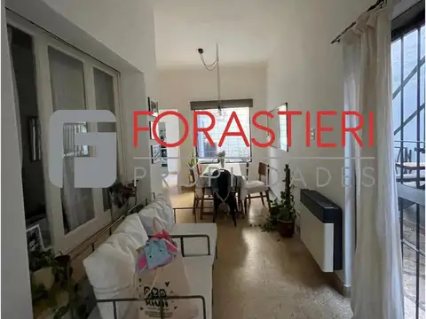 CASA 4 AMBIENTES EN EXCELENTE UBICACION