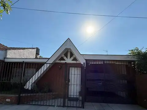 Casa 4 ambientes - Castelar Norte