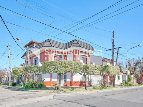 Venta triplex 4 Ambientes con gran quincho y terraza en Haedo.