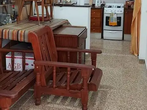 Casa 4 ambientes con 2 baños