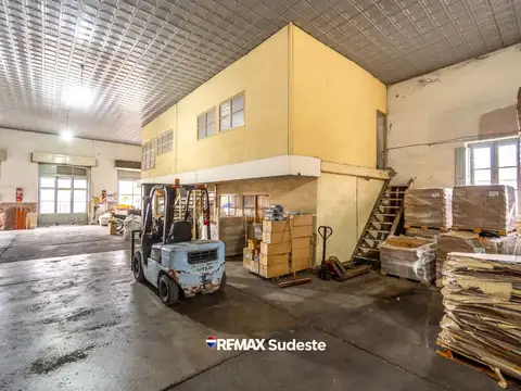 Importante deposito comercial ubicado Santa Fe 452