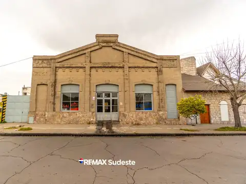 Importante deposito comercial ubicado Santa Fe 452