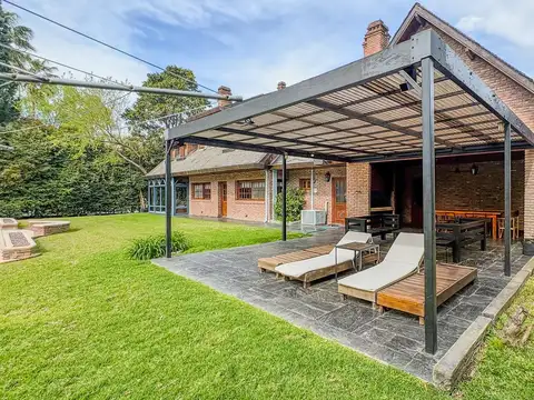 Casa en Venta con 2 cocheras