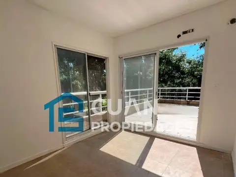 Departamento en Alquiler en Jardines De Saravi, $ 900.000