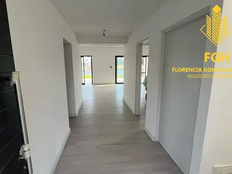 Casa 6 ambientes con 5 baños