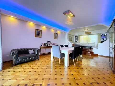 Casa 6 ambientes con 4 baños