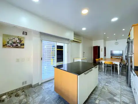 VENTA CASA PREMIUM DE 6 AMBIENTES CON PILETA Y COCHERA PARA 3 AUTOS EN VILLA DEVOTO